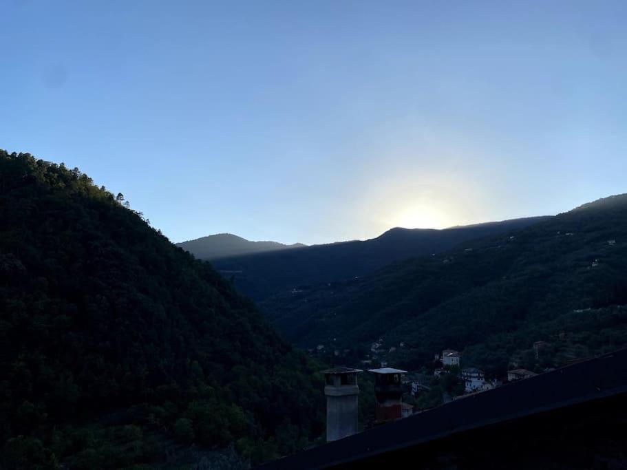 Iconic Italian Townhouse W Rooftop Terrace & Mountain View, פיניה מראה חיצוני תמונה