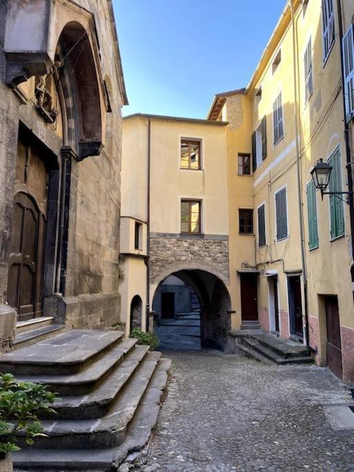 Iconic Italian Townhouse W Rooftop Terrace & Mountain View, פיניה מראה חיצוני תמונה