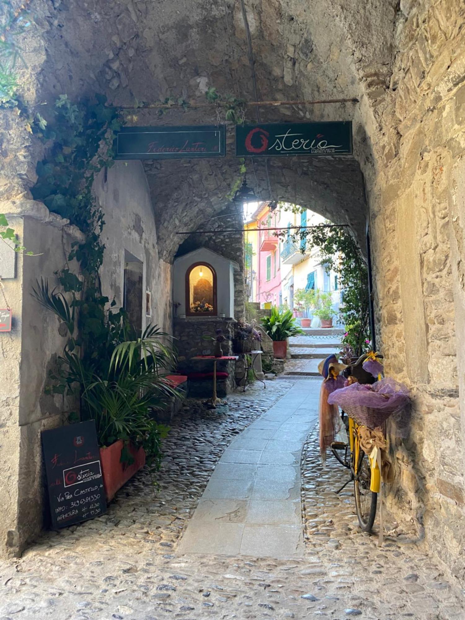 Iconic Italian Townhouse W Rooftop Terrace & Mountain View, פיניה מראה חיצוני תמונה
