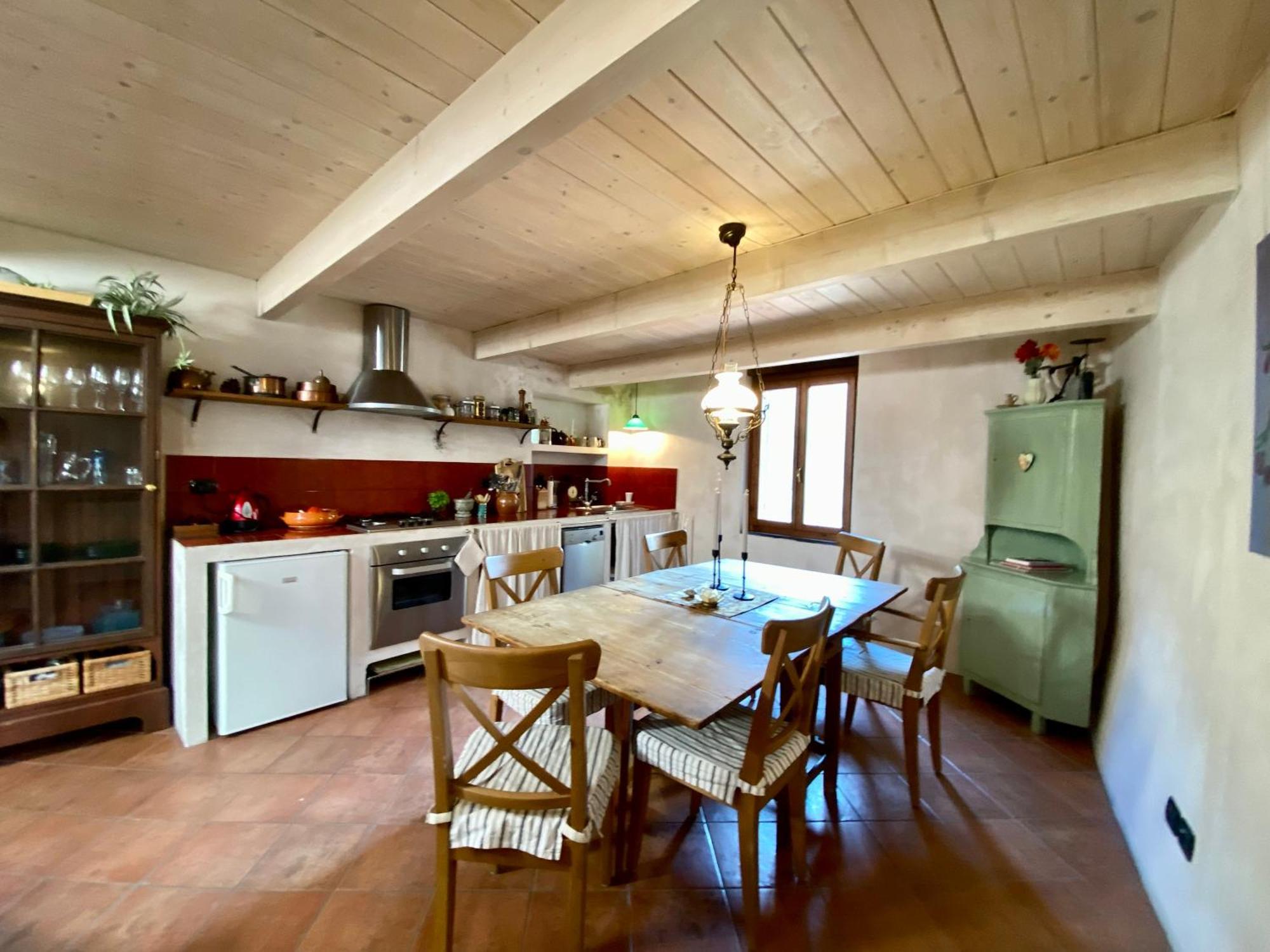 Iconic Italian Townhouse W Rooftop Terrace & Mountain View, פיניה מראה חיצוני תמונה