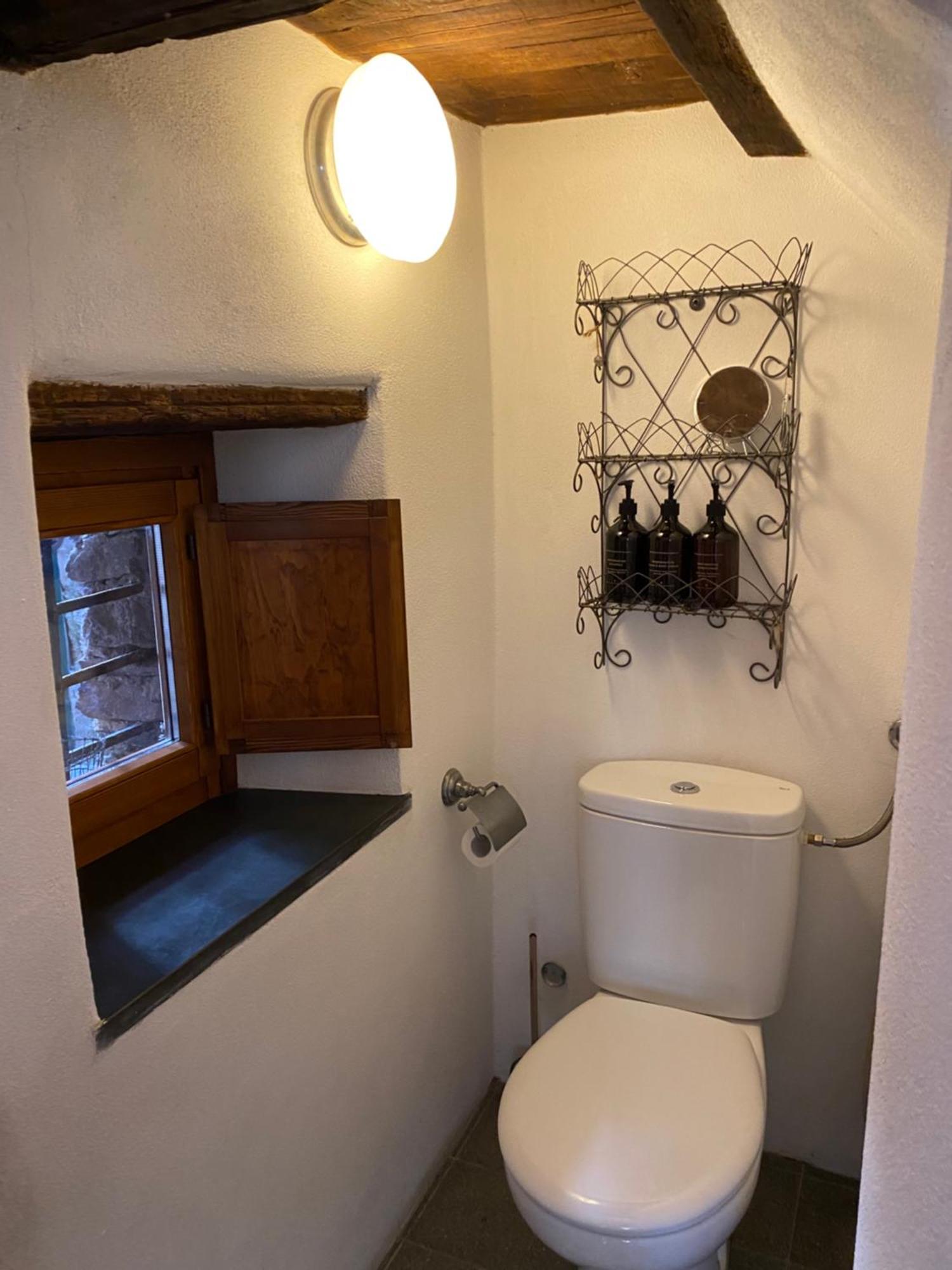 Iconic Italian Townhouse W Rooftop Terrace & Mountain View, פיניה מראה חיצוני תמונה