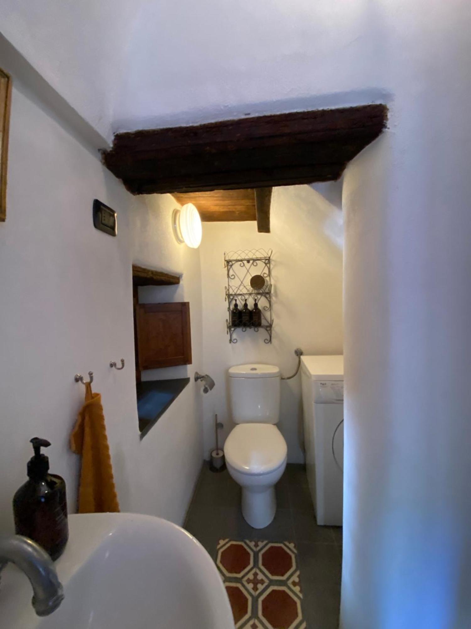 Iconic Italian Townhouse W Rooftop Terrace & Mountain View, פיניה מראה חיצוני תמונה