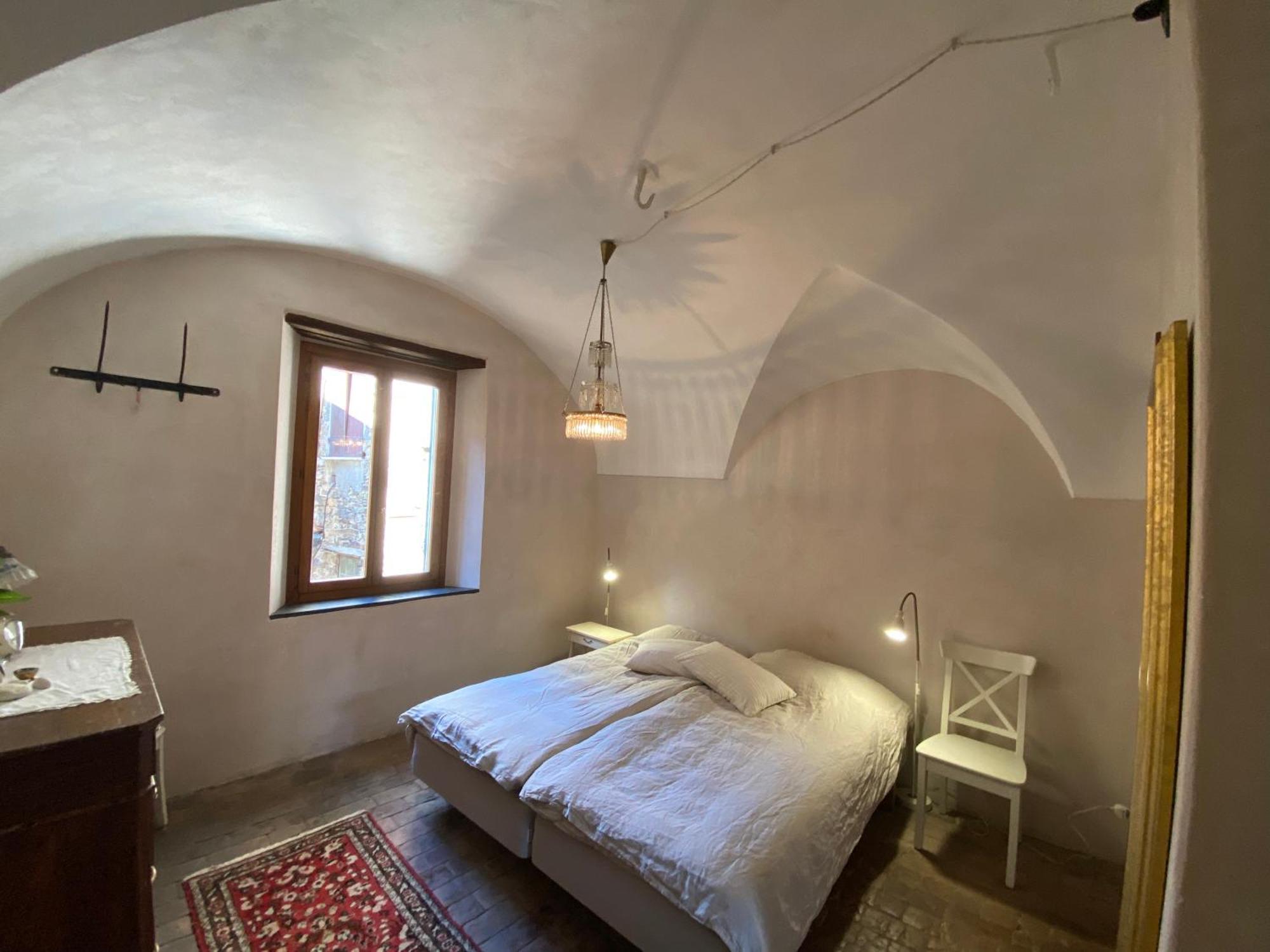 Iconic Italian Townhouse W Rooftop Terrace & Mountain View, פיניה מראה חיצוני תמונה