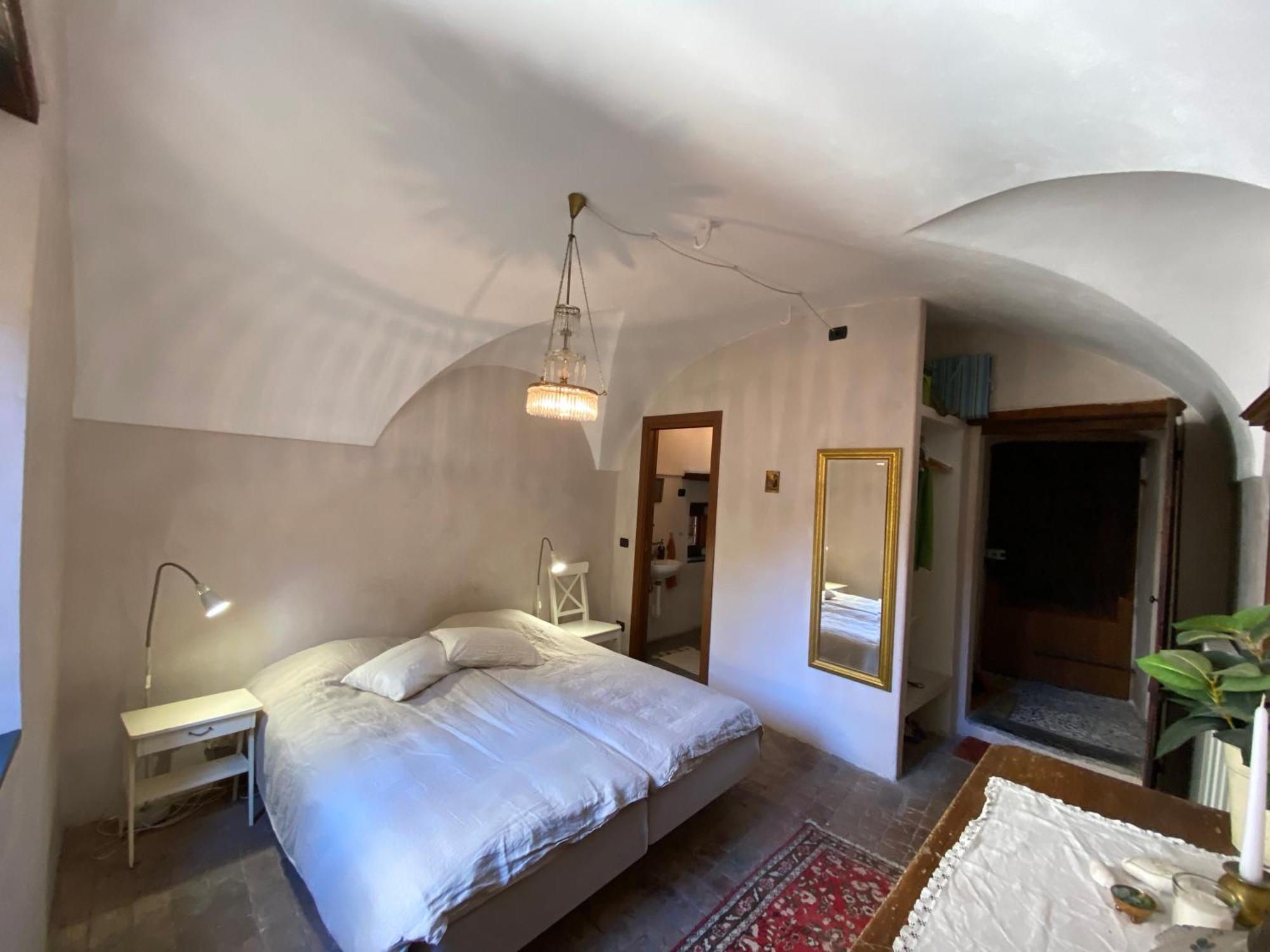 Iconic Italian Townhouse W Rooftop Terrace & Mountain View, פיניה מראה חיצוני תמונה
