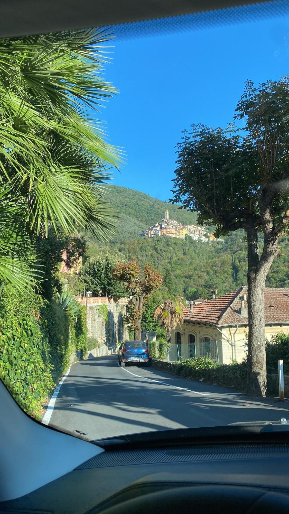 Iconic Italian Townhouse W Rooftop Terrace & Mountain View, פיניה מראה חיצוני תמונה