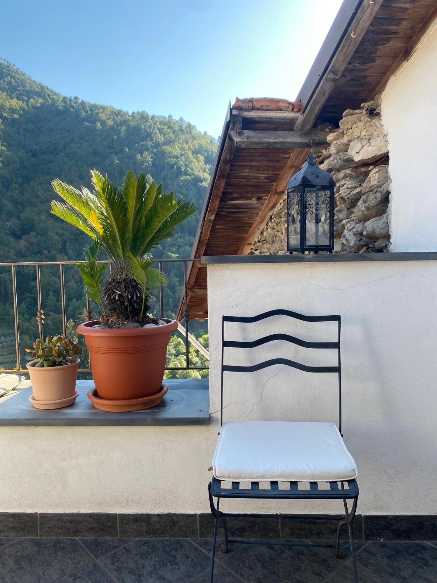 Iconic Italian Townhouse W Rooftop Terrace & Mountain View, פיניה מראה חיצוני תמונה