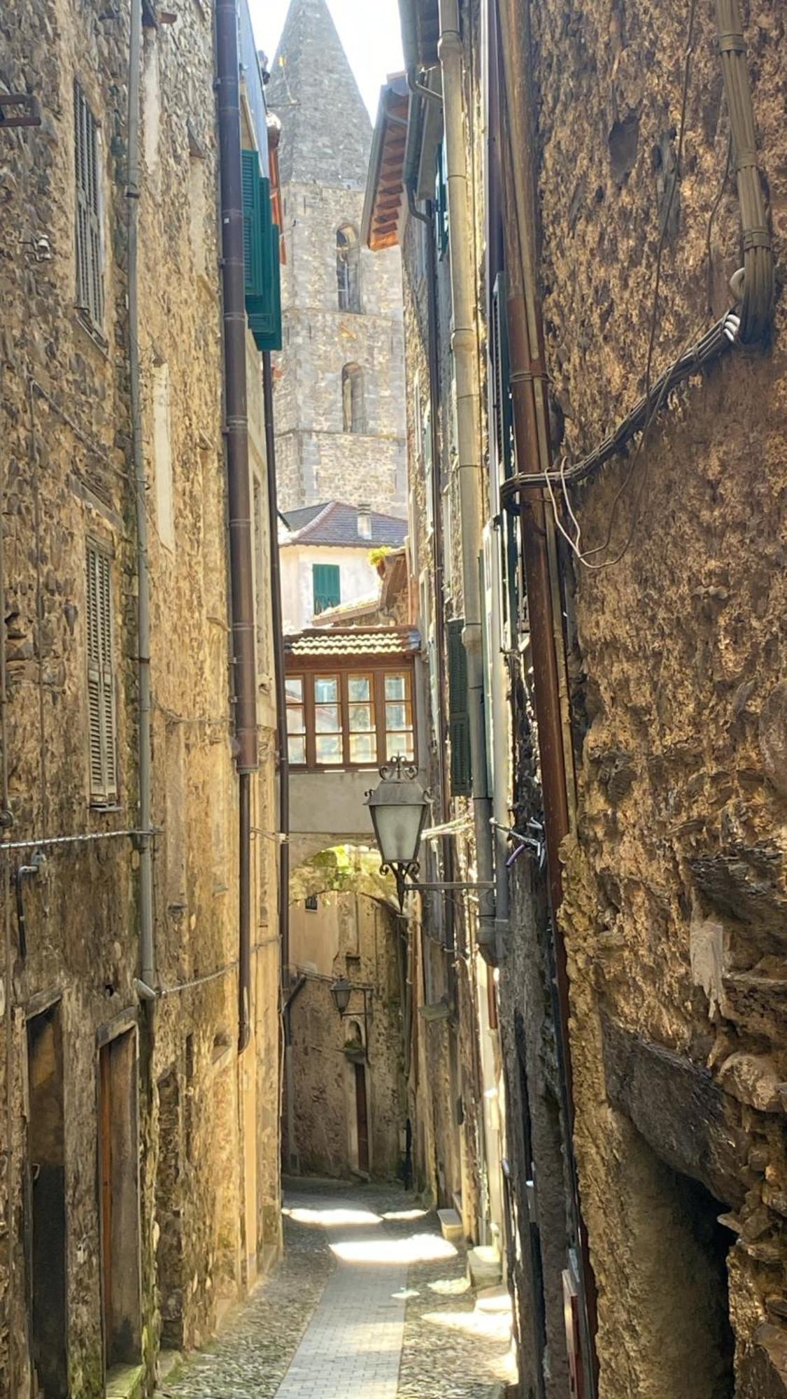Iconic Italian Townhouse W Rooftop Terrace & Mountain View, פיניה מראה חיצוני תמונה
