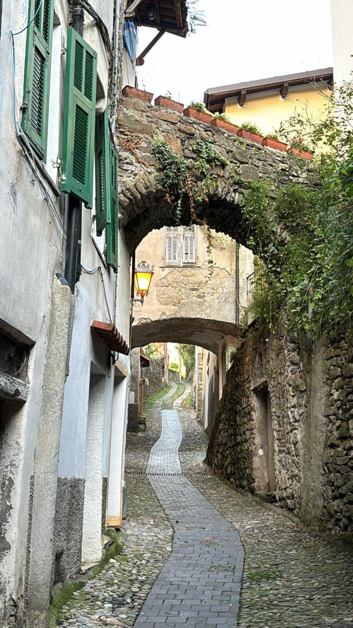 Iconic Italian Townhouse W Rooftop Terrace & Mountain View, פיניה מראה חיצוני תמונה