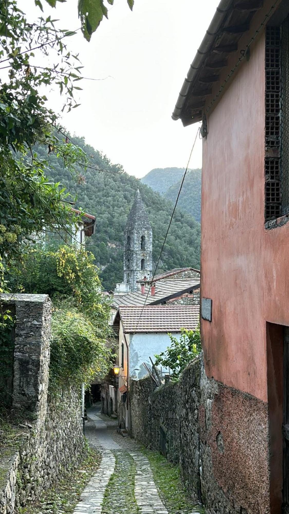 Iconic Italian Townhouse W Rooftop Terrace & Mountain View, פיניה מראה חיצוני תמונה